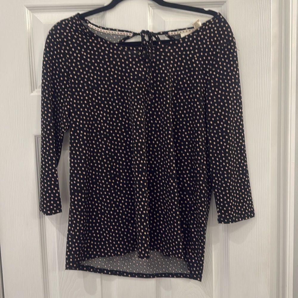 Day trip top - buckle- size medium 3/4 sleeve tie back nwt